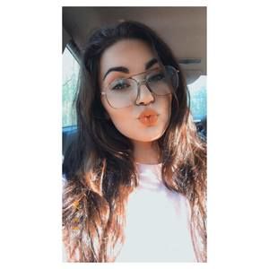 Meet your Posher, Kendra